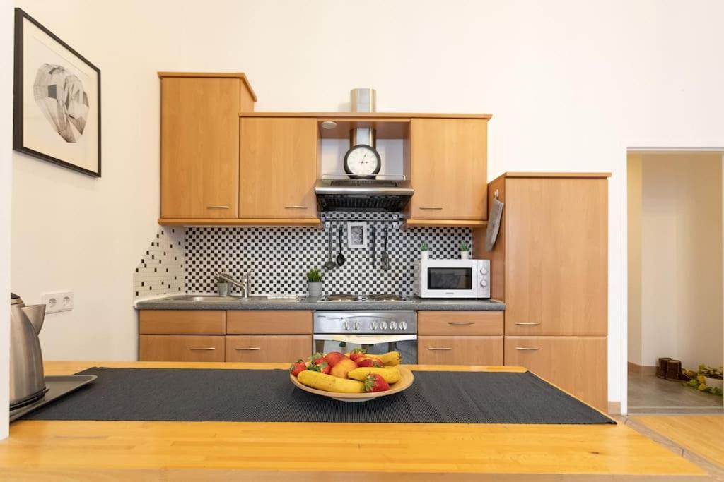 Charming & Authentic Flat - Central Located Apartment